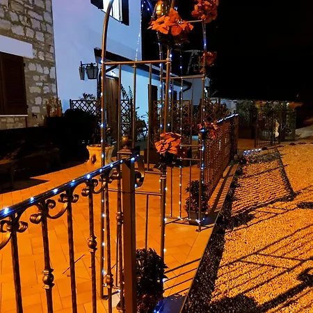 Ξενοδοχείο με διαμερίσματα Elisa Ασίζη